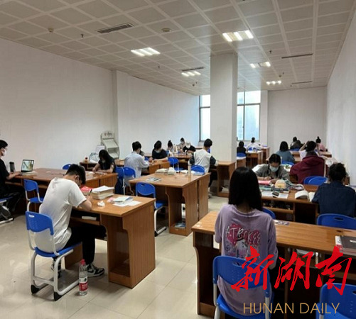 beat365英国官网图书馆新建第三考研自习室