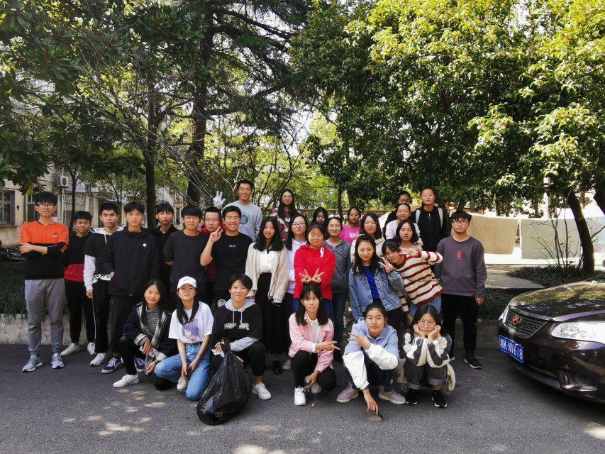 活动结束后同学们合影留念