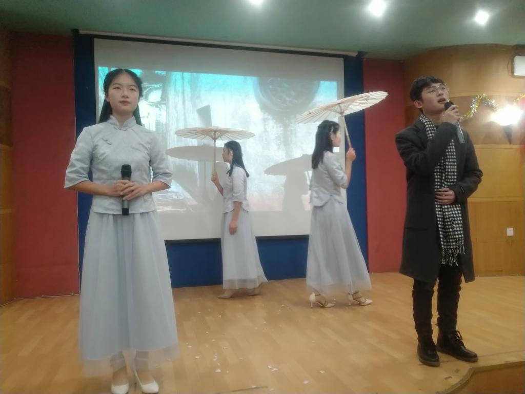 诗情画意的雨巷