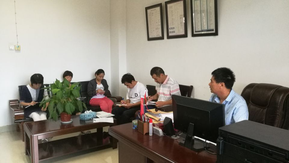 学报编辑部老师们在学习习近平总书记给大学生重要回信精神